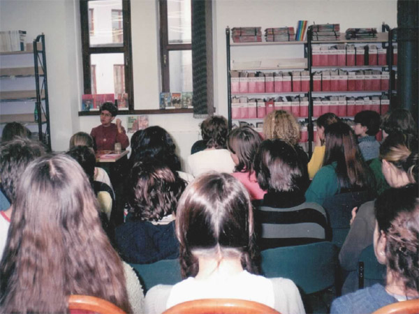 Beseda se čtenáři  v prosinci 2000 v Uherském Hradišti