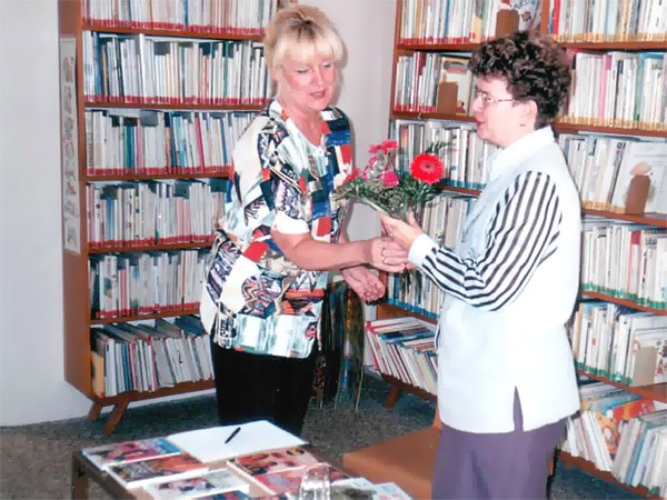 Beseda se čtenáři v Chropyni v roce 1999